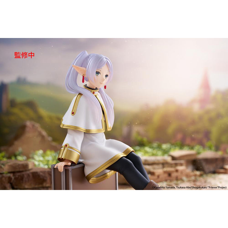 Frieren Beyond Journey’s End Desktop Cute Frieren Trunk Case Ver figure by Taito sitting on her trunk in classic outfit