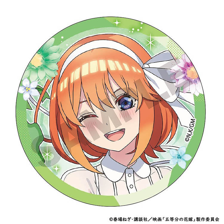 Anime merch can badge collection featuring Ichika, Nino, Miku, Yotsuba, and Itsuki with balloons.