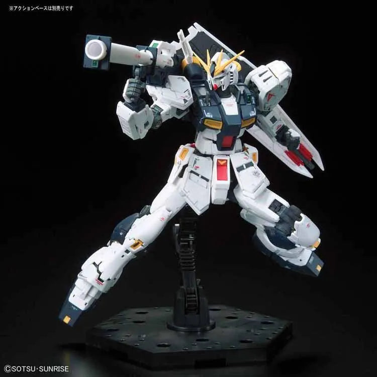 “Gundam" Model Kit - RG #032 Nu Gundam 1/144