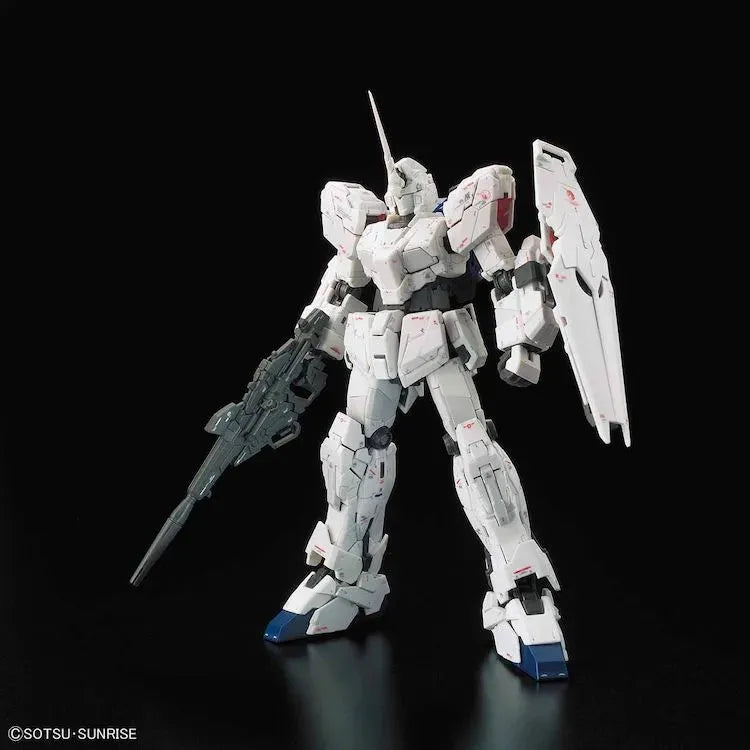 “Gundam" RG Model Kit - 025 Unicorn Gundam 1/144