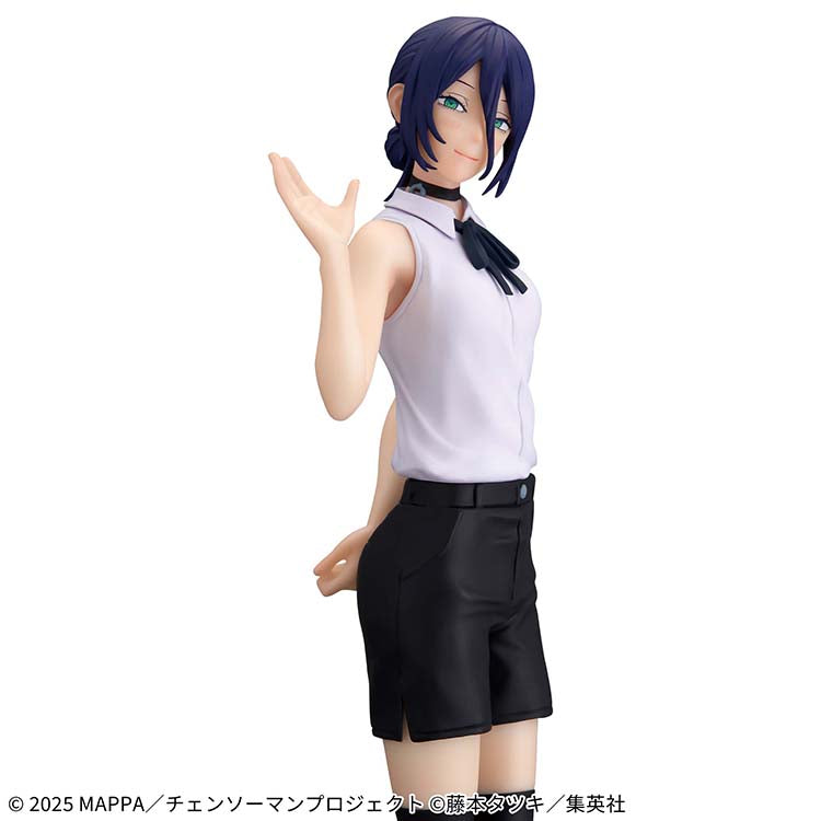 A detailed mid-shot of the Banpresto Reze statue highlighting her playful smile, choker, and dark wavy hair.