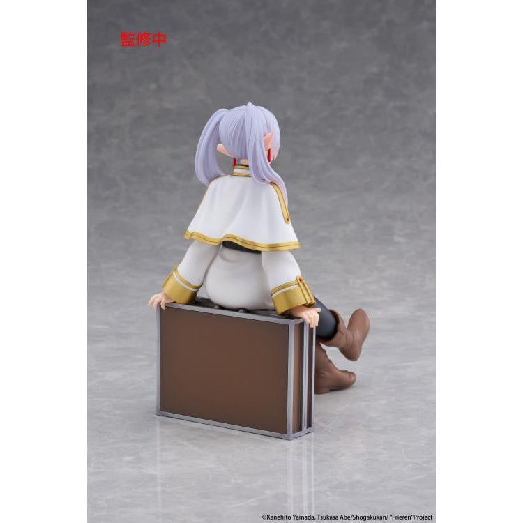 Frieren Beyond Journey’s End Desktop Cute Frieren Trunk Case Ver figure by Taito sitting on her trunk in classic outfit