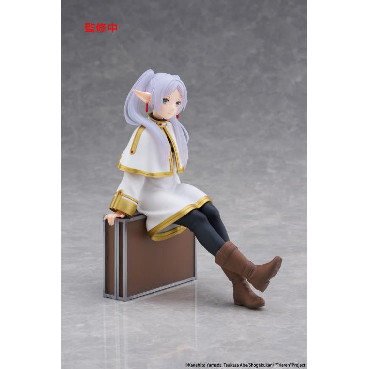 Frieren Beyond Journey’s End Desktop Cute Frieren Trunk Case Ver figure by Taito sitting on her trunk in classic outfit