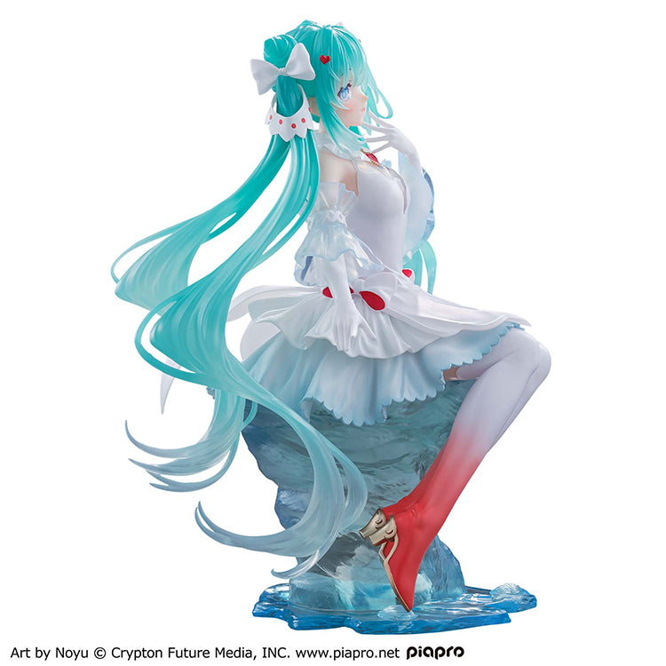 Hatsune Miku Clione Ver. figure designed by Noyu with floating underwater-inspired clear parts.