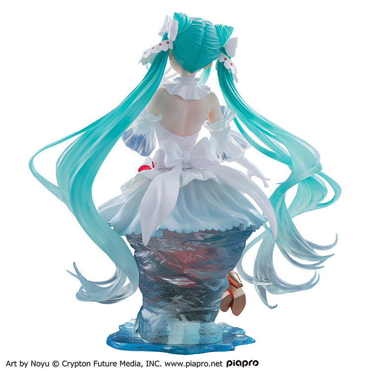 Hatsune Miku Clione Ver. figure designed by Noyu with floating underwater-inspired clear parts.