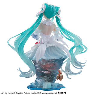 Hatsune Miku Clione Ver. figure designed by Noyu with floating underwater-inspired clear parts.
