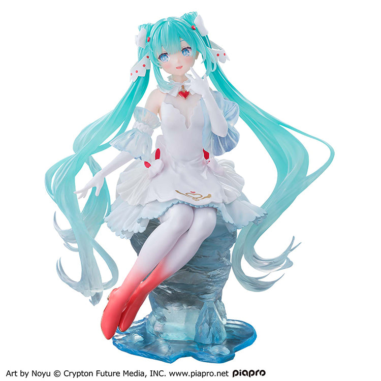 Hatsune Miku Clione Ver. figure designed by Noyu with floating underwater-inspired clear parts.