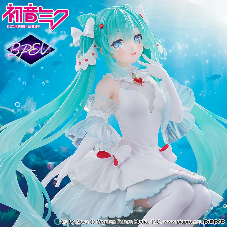 Hatsune Miku Clione Ver. figure designed by Noyu with floating underwater-inspired clear parts.