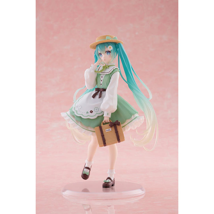 Hatsune Miku Country Fashion Ver. prize figure by Taito, featuring Miku in a rustic country outfit with a joyful smile and detailed accessories.