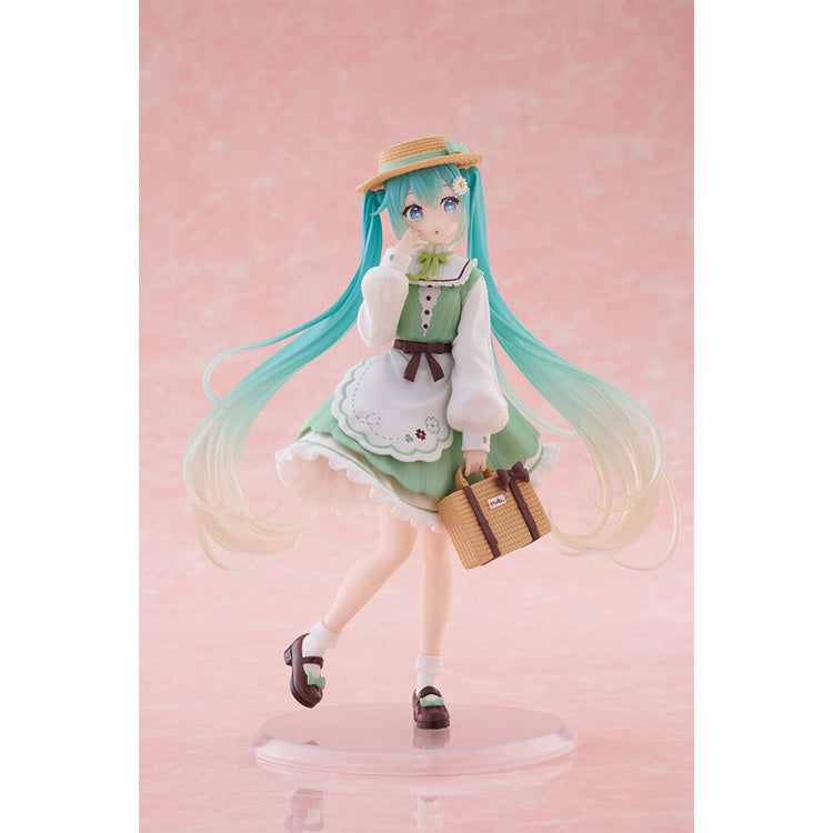 Hatsune Miku Country Fashion Ver. prize figure by Taito, featuring Miku in a rustic country outfit with a joyful smile and detailed accessories.