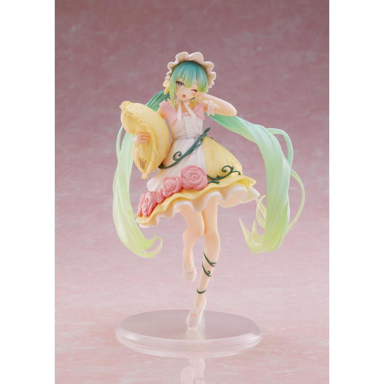 Vocaloid Hatsune Miku Sleeping Beauty Wonderland figure by Taito wearing a fairytale-inspired outfit and holding a pillow