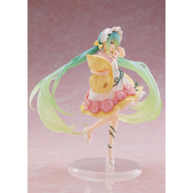Vocaloid Hatsune Miku Sleeping Beauty Wonderland figure by Taito wearing a fairytale-inspired outfit and holding a pillow