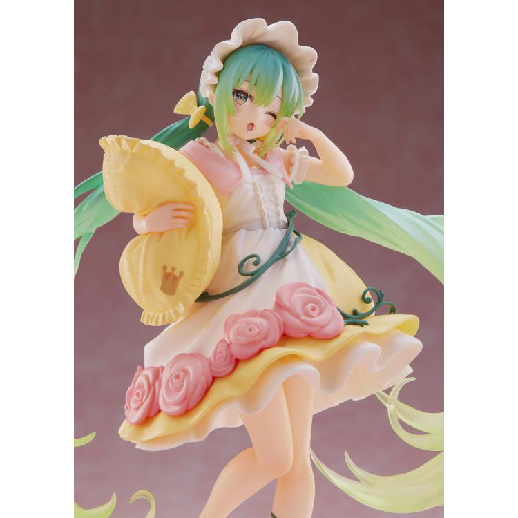 Vocaloid Hatsune Miku Sleeping Beauty Wonderland figure by Taito wearing a fairytale-inspired outfit and holding a pillow