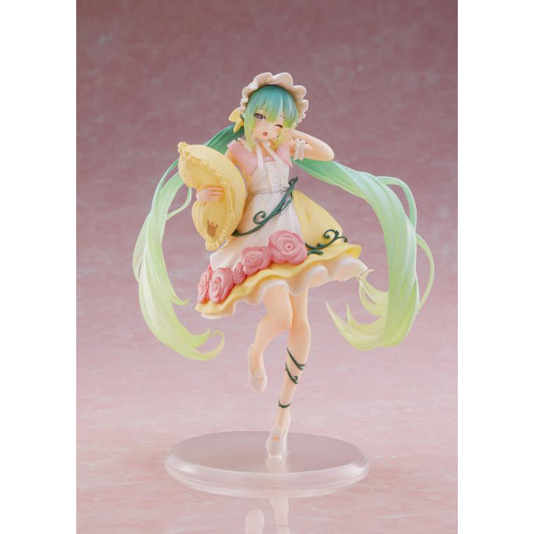 Vocaloid Hatsune Miku Sleeping Beauty Wonderland figure by Taito wearing a fairytale-inspired outfit and holding a pillow