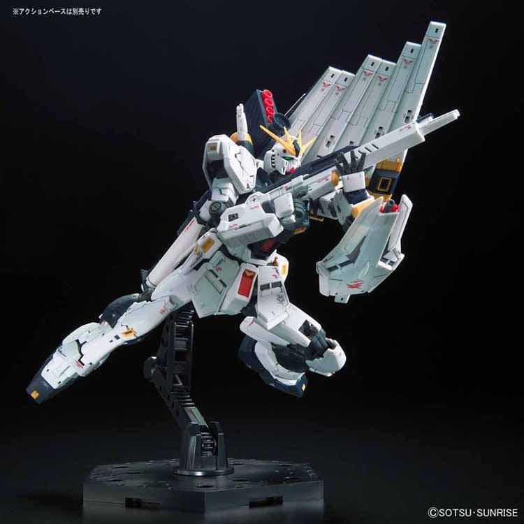 “Gundam" Model Kit - RG #032 Nu Gundam 1/144