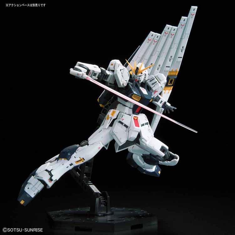 “Gundam" Model Kit - RG #032 Nu Gundam 1/144