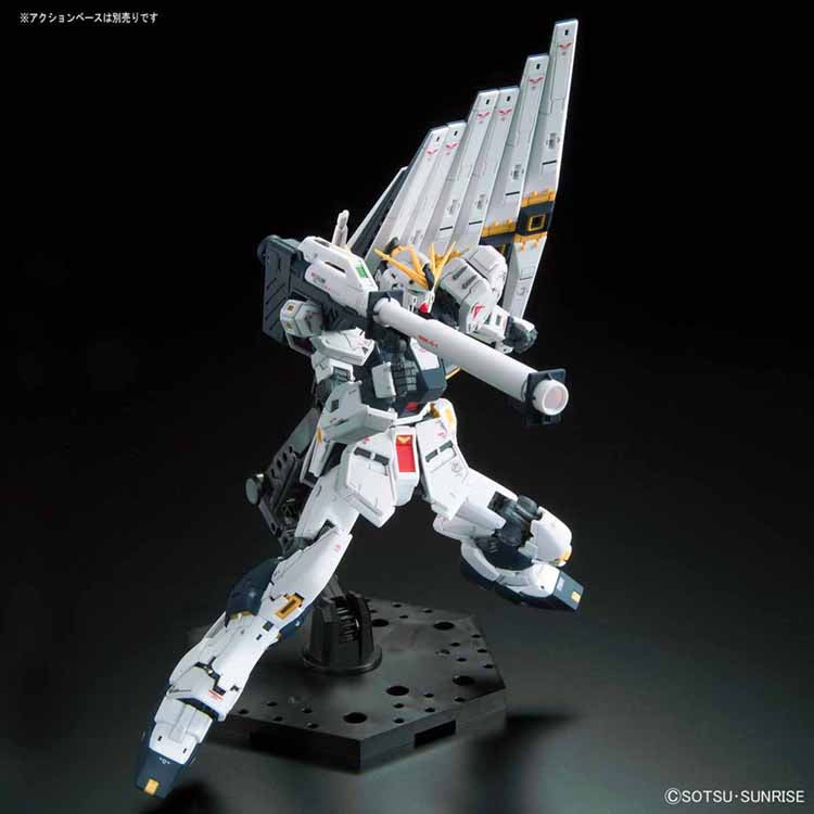 “Gundam" Model Kit - RG #032 Nu Gundam 1/144